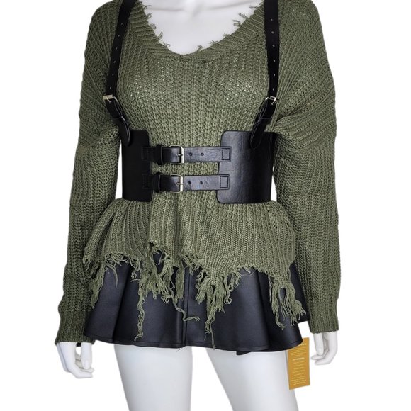 Leather Vintage Style Suspender Belt, Distressed Sweater, and Peplum Ski… - Picture 5 of 12